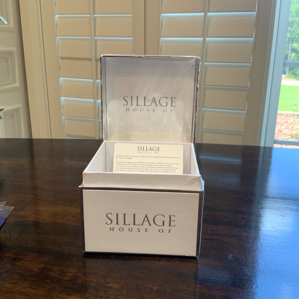 House of Sillage Cherry Garden Parfume Box
